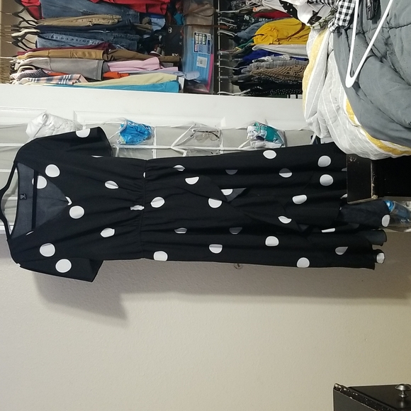 BLACK &WHITE DRESS - Picture 4 of 6